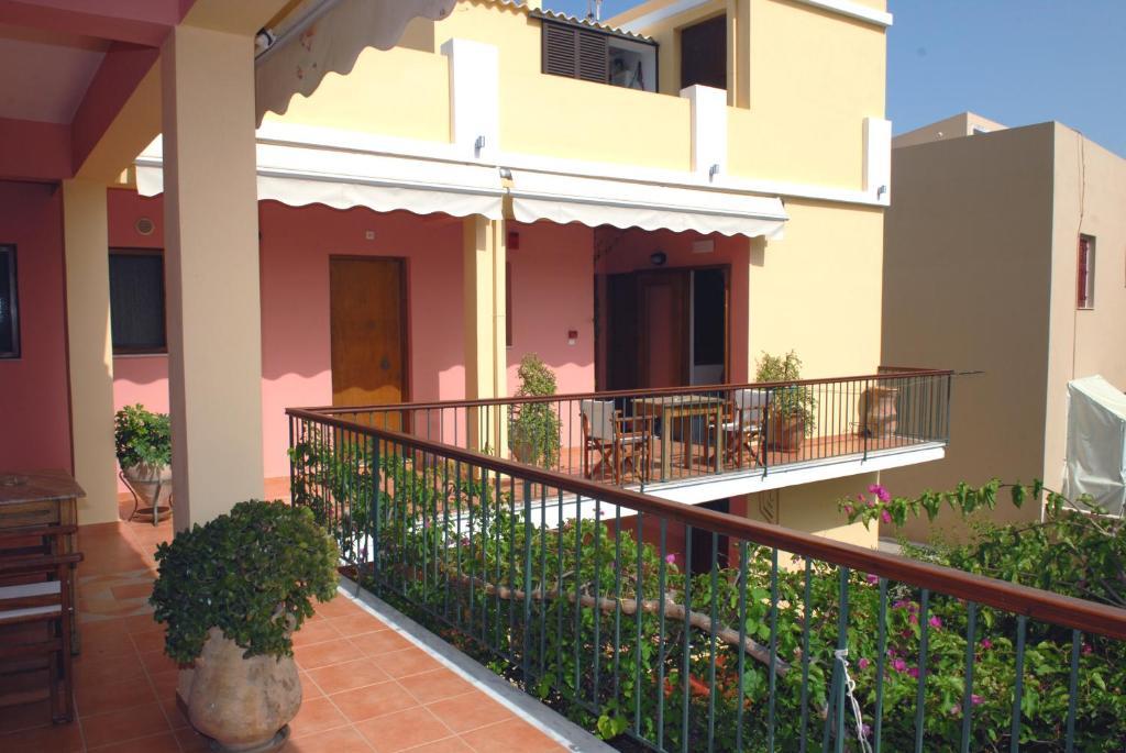 Konstantza Studios And Apartments Ermoupoli Esterno foto